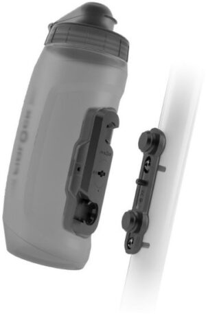 בקבוק Twist צבע Smoke בנפח 590 מ''ל + מתקן לבקבוק Fidlock