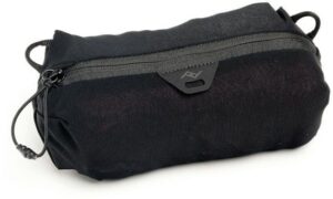 נרתיק אחסון קל במיוחד עשוי רשת XXS מבית Peak Design - בצבע שחור