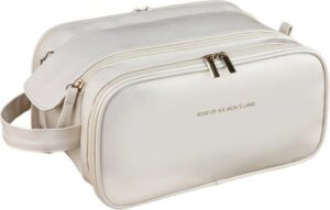 תיק רחצה דמוי עור דוחה מים דגם The Everkit מבית Camel Mountain - צבע בז'