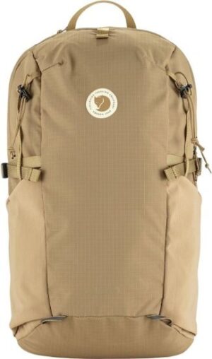 תיק גב בנפח 16 ליטר דגם Kanken Abisko מבית Fjallraven - צבע חימר